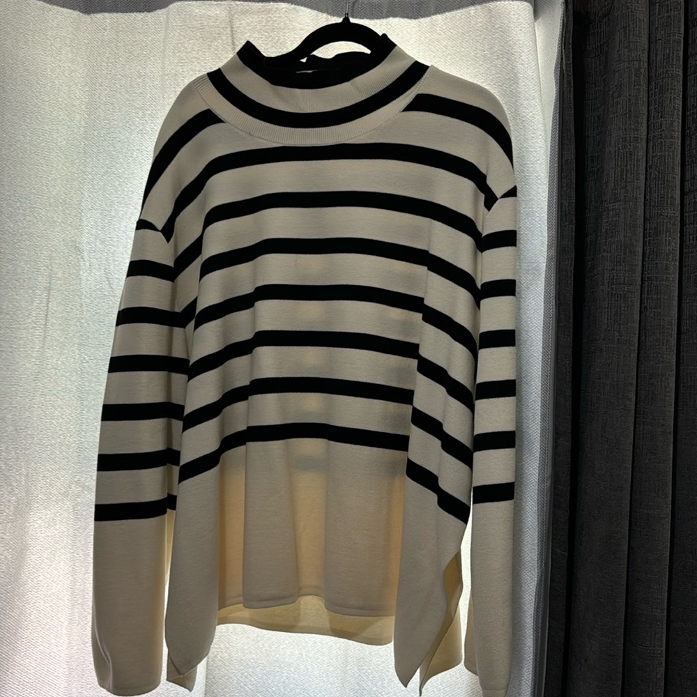This is a new with tag H$M cashmere. Perfect for winter